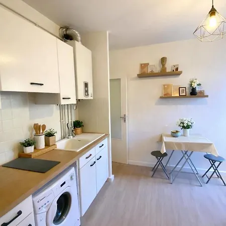 Grand Neuf, Lumineux Et Au Calme ! Equipe -