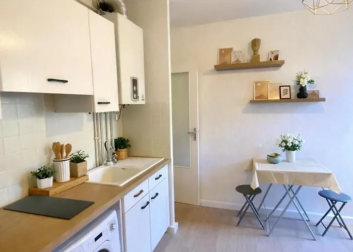 Grand Neuf, Lumineux Et Au Calme ! Equipe -